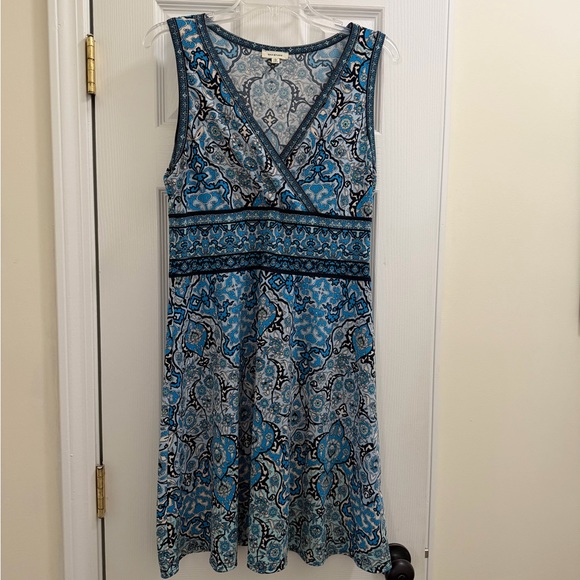 Max Studio Dresses & Skirts - Max StudioSleeveless Blue Paisley V-Neck Women's Dress